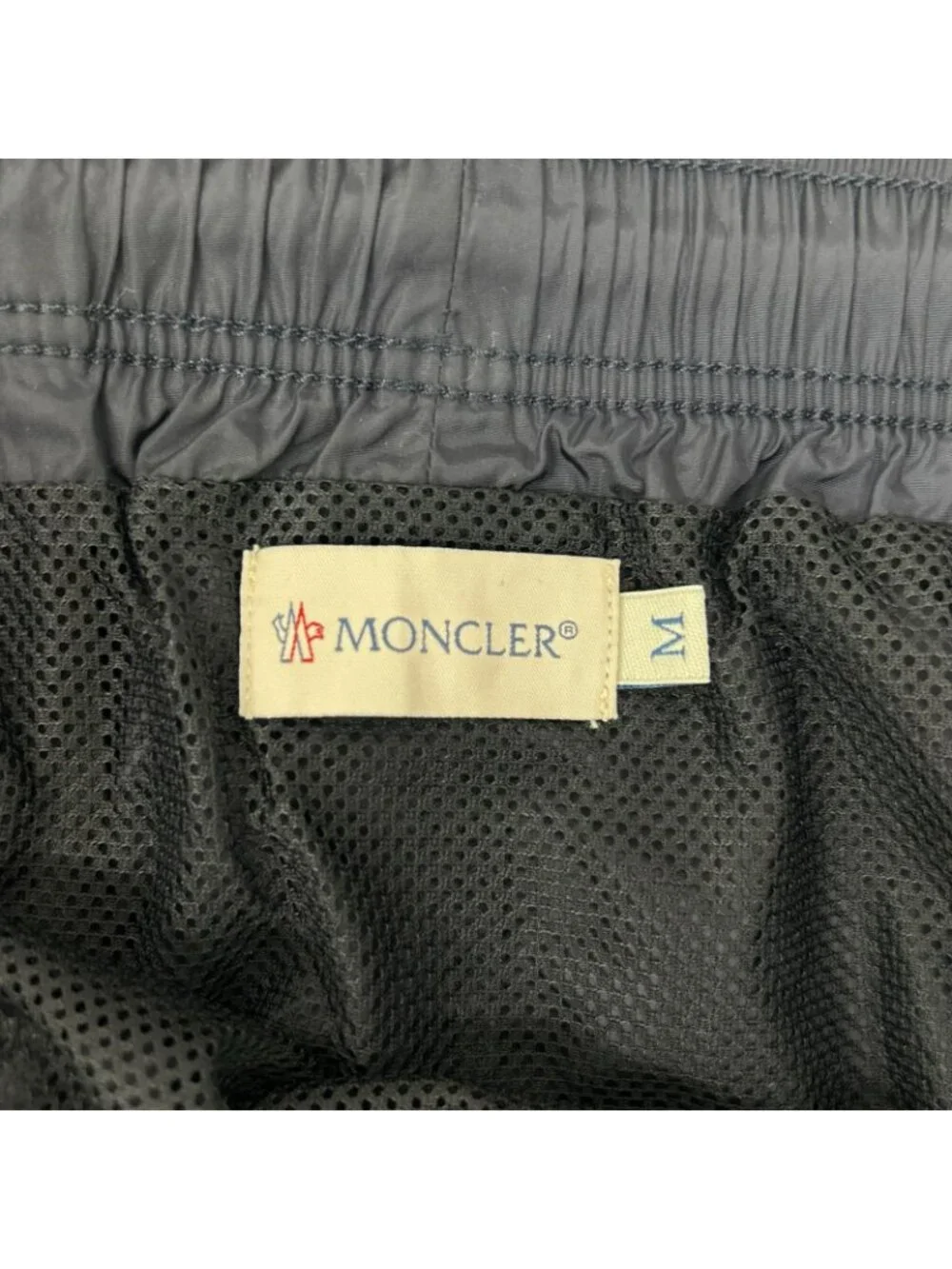 Moncler type22 material